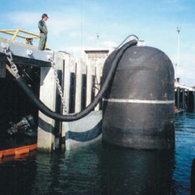 Defensa submarina conveniente para los submarinos o las naves cuyo punto de impacto puede estar debajo de la línea de flotación.