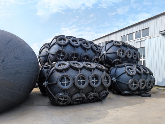 defensa de 50Kpa 80Kpa Marine Yokohama Pneumatic Type Rubber para atracar el barco