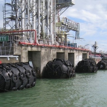 defensa de 50Kpa 80Kpa Marine Yokohama Pneumatic Type Rubber para atracar el barco