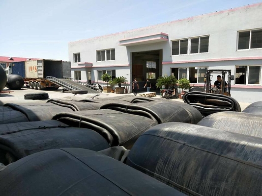 Bolsa de aire de goma marina de alta presión para carga remolcador de barcos lanzamiento de barcos yates elevación