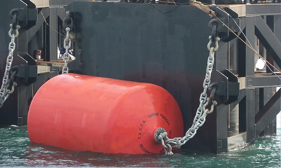 Capa flotante de Polyurea de la defensa del barco de EVA con el puerto modificado para requisitos particulares anticolisión