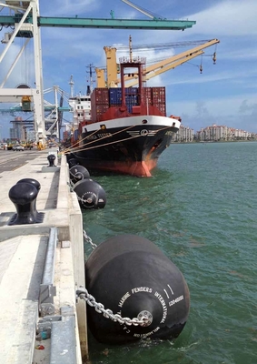 Polyurea que cubre a Marine Floating EVA Fender Closed Cell con el amarre de alta calidad de la nave