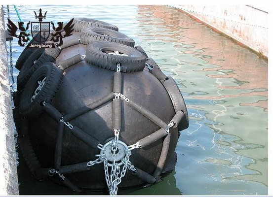 ISO 17357 Estándar 50kPa/80kPa Fender de caucho de Yokohama con neumático y cadena Fender flotante marino