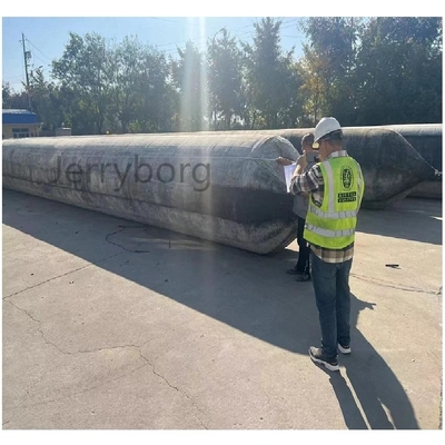 En el caso de los buques marinos, el suministro de bolsas de aire para el lanzamiento de buques es de caucho natural de tamaño personalizado.