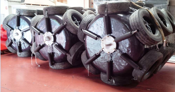 Fabricación Polyurethane EVA lleno de espuma Fender para barcos y yates utilizados de barco a barco