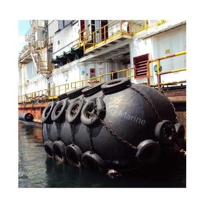 Fender de caucho marino de tipo Yokohama con red de cadenas de neumáticos
