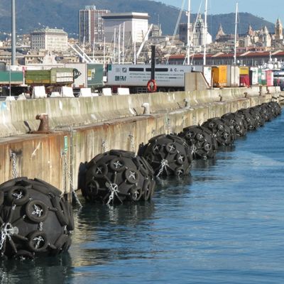 Almacenador intermediario de goma de la defensa del neumático de CCS del alto del aire flotador de goma neumático de la tirantez