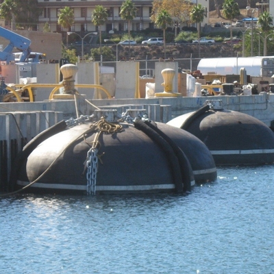 Defensa submarina hidráulica vertical de goma neumática del tamaño estándar