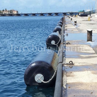 La nave a la alta densidad de la protección de Quay hace espuma defensa llenada