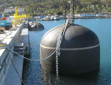 Defensa submarina conveniente para los submarinos o las naves cuyo punto de impacto puede estar debajo de la línea de flotación.