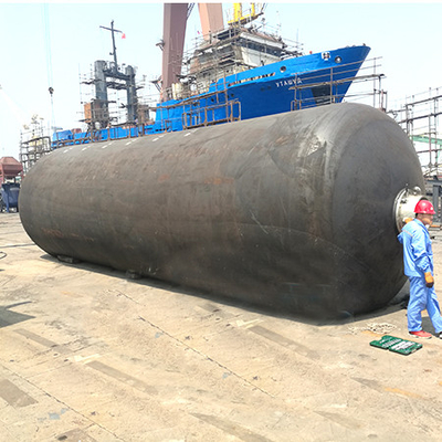 Defensa submarina conveniente para los submarinos o las naves cuyo punto de impacto puede estar debajo de la línea de flotación.