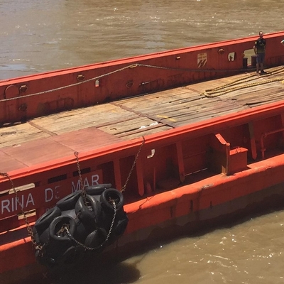 Los topes de la nave ventilan la defensa de goma neumática flotante de goma de la tirantez