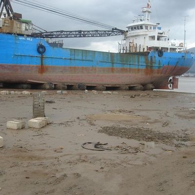 La nave que lanza el rodillo de goma natural empaqueta a Marine Floating Rubber Airbag Made en China